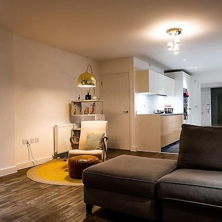 Exquisite Cozy House, Close To Train Station And Amenities Harold Wood Exteriör bild