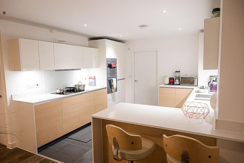 Exquisite Cozy House, Close To Train Station And Amenities Harold Wood Exteriör bild