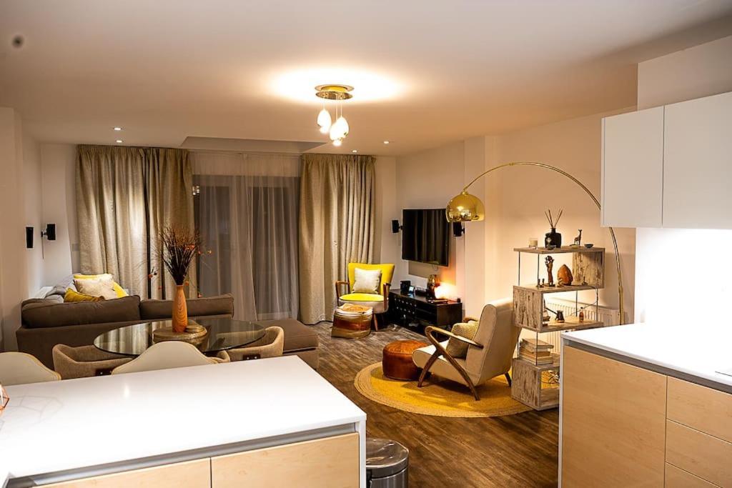 Exquisite Cozy House, Close To Train Station And Amenities Harold Wood Exteriör bild
