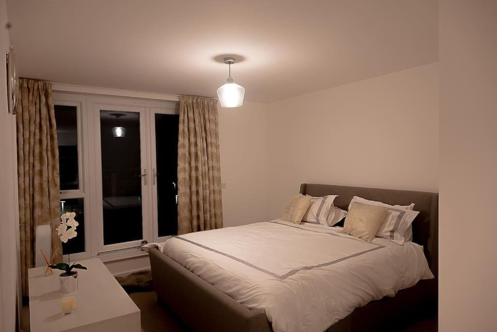 Exquisite Cozy House, Close To Train Station And Amenities Harold Wood Exteriör bild
